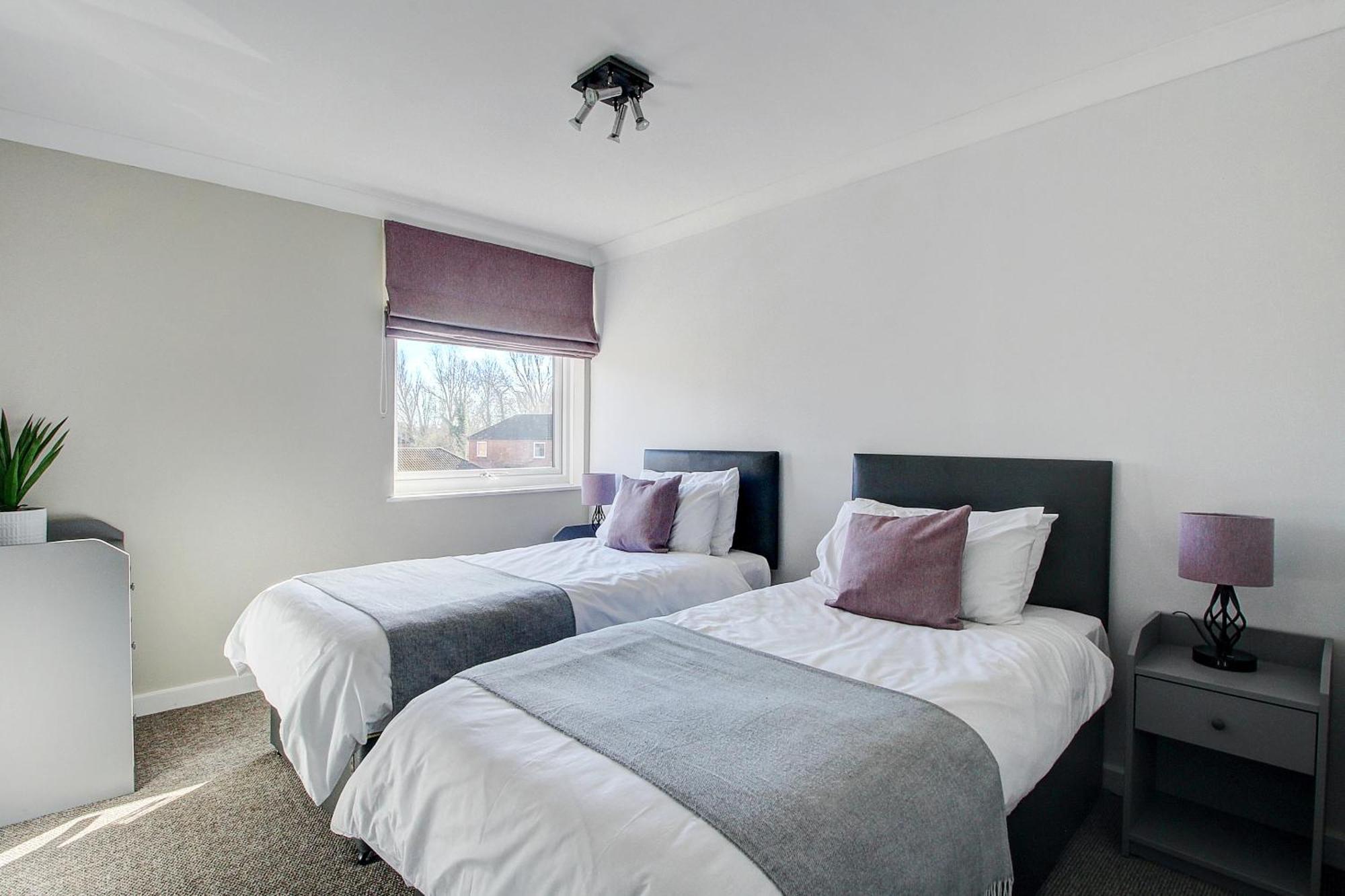2 Minutes From Mk Central By Car- 2 Bed Apartment - 2 Free Parking Spaces- Hosted By Stayinmk Milton Keynes Luaran gambar